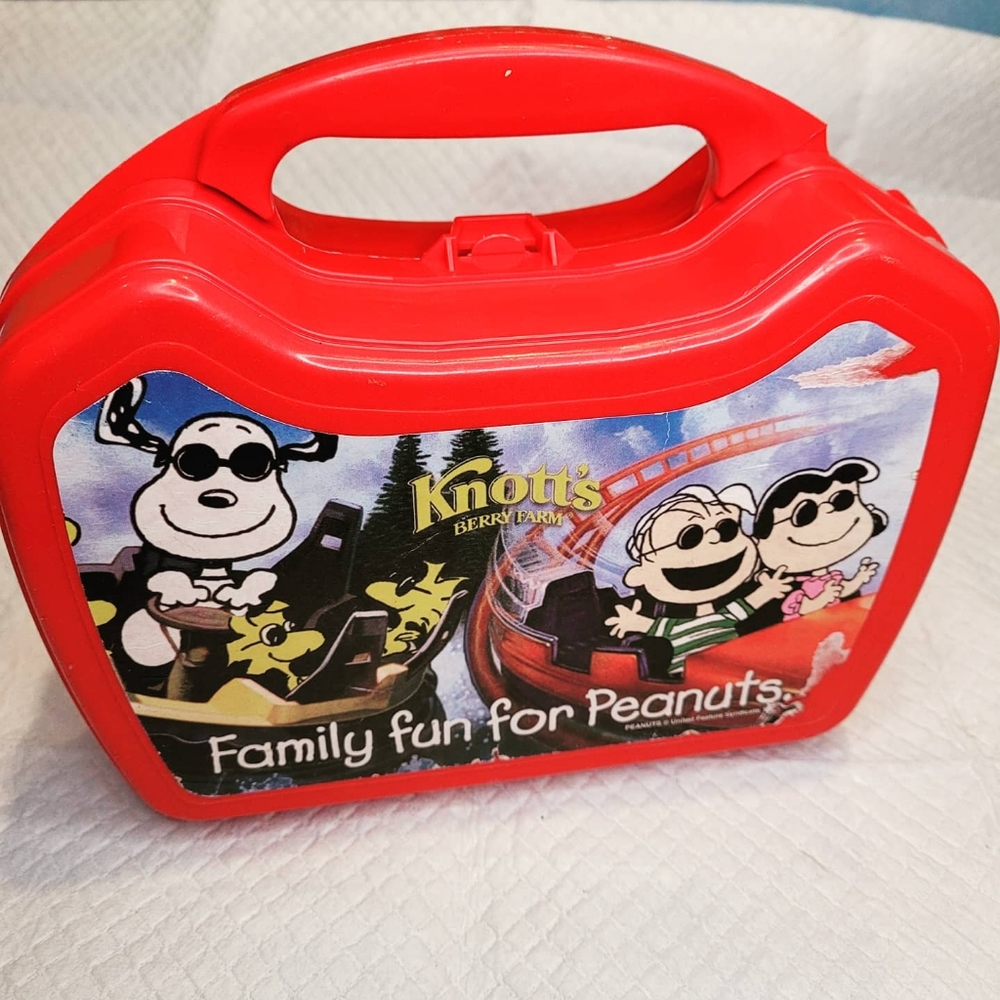 Vintage Knotts Bery white lunchpale